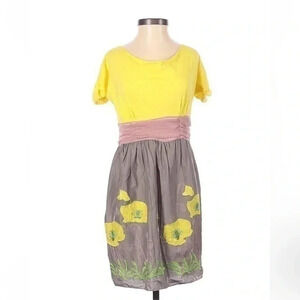 Chelsea & Violet Art To Wear Yellow Grey Embroidered Flowers Dress Size Small S